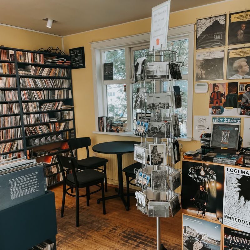 12 tonar cafe and record store
