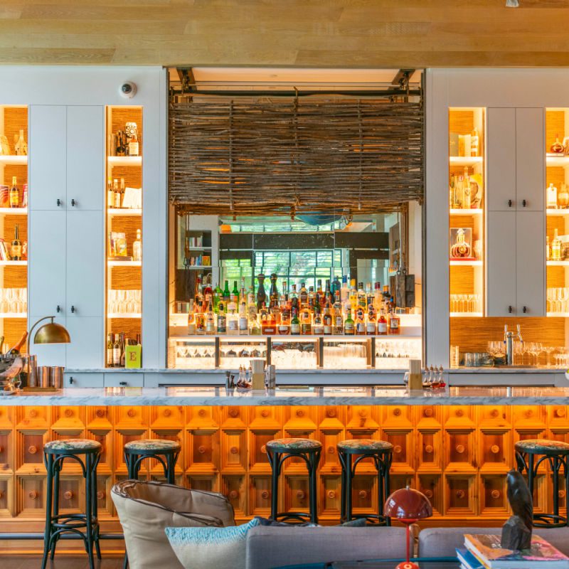 Bars in Grand Cayman: 4 Unique Spots to Sip and Savor the Flavors of the Island